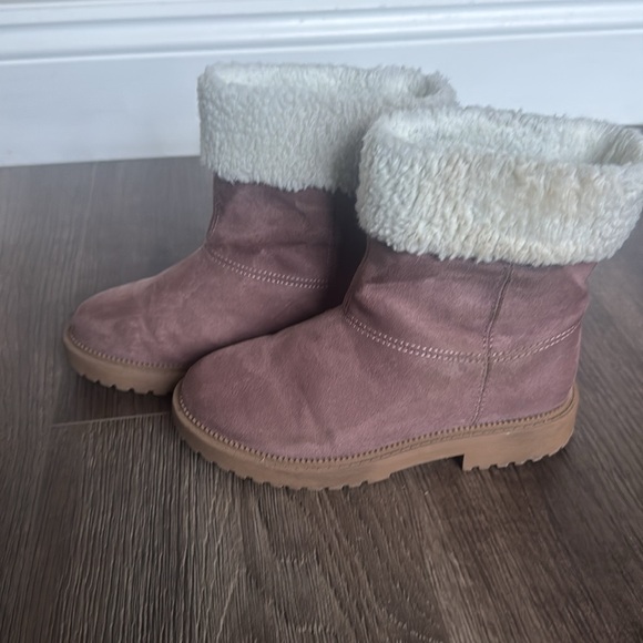 Old Navy Pink Kids Boots -  Size 13 - Picture 3 of 5